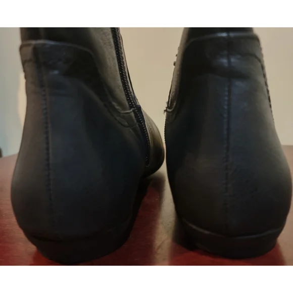 NWT! CLIFFS - By White Mountain Fayla - Picture 8 of 9